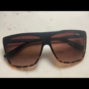 Quay Desi Perkins OTL ll Sunglasses